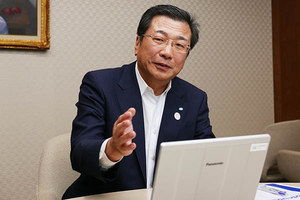 未来の農業について語るクボタ 取締役専務執行役員の佐々木真治氏。研究開発本部長として同社の研究・開発を指揮する。(写真:高山 和良)