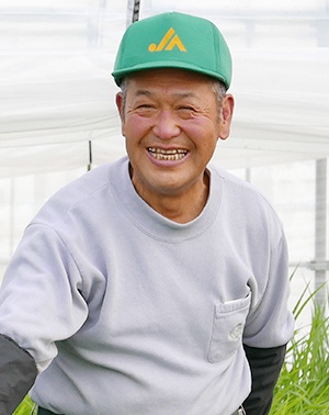 ダイヤモンド米を栽培する安藤一男さん。木更津市の農業委員会の会長であり、大規模に米作りとハウスでの野菜栽培をするベテラン農家でもある（写真：谷生聡）