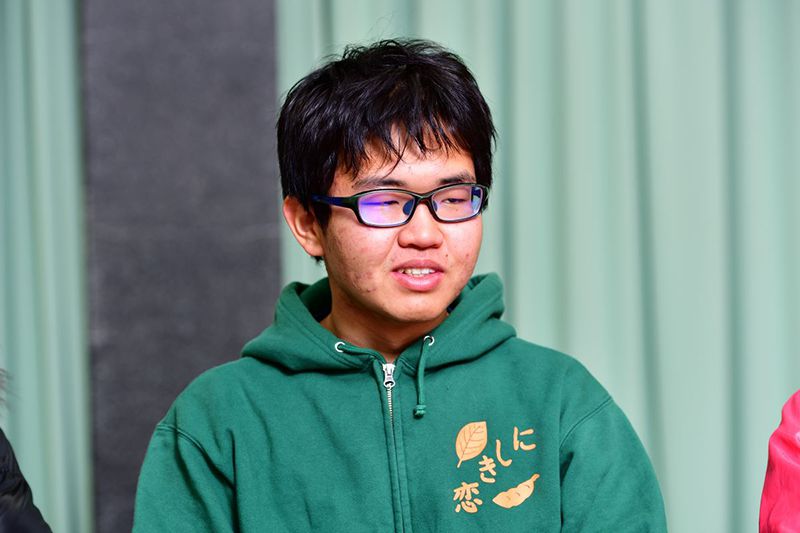 1年生の三井さんは、「農作業は実際、思っていた以上にしんどいんです。でも、僕らがやるのは土日だけ。農家さんはそれを毎日やっているんですよね」と語る（写真：水野浩志）