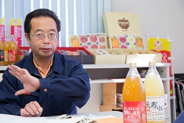 JA相馬村 販売部の三上悟行部長。「飛馬ふじ」は地域のりんごビジネスの目玉だと語る(写真:佐藤久)