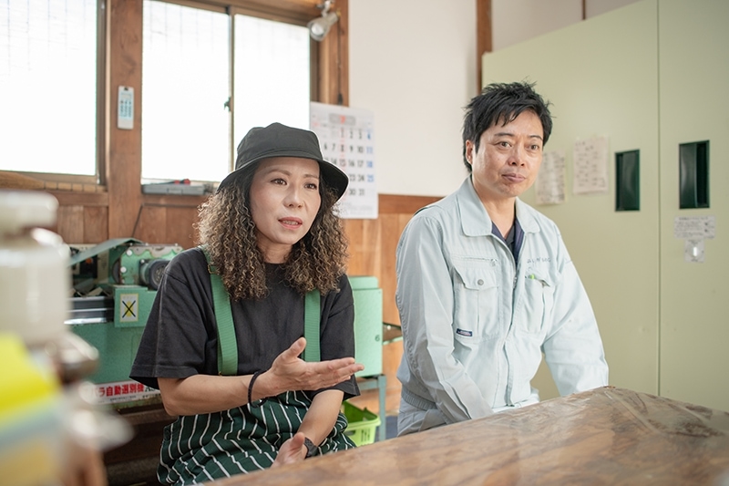 瑞雲ファーム代表の中井奈緒美 氏とJAいがふるさと営農部農産販売課課長の中川真一 氏