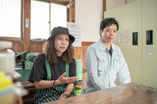 瑞雲ファーム代表の中井奈緒美 氏とJAいがふるさと営農部農産販売課課長の中川真一 氏