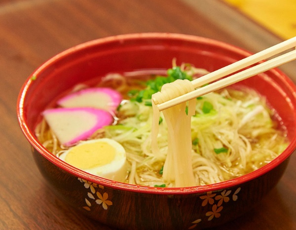定番のラーメンタイプ。フォーのようなあっさりした味わい(写真:吉澤咲子)