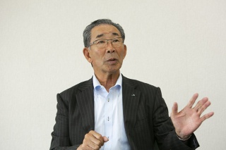 小麦の生産拡大に向けた取り組みを語る組合長の松尾氏