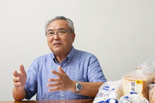 国産小麦を用いたパン開発の取り組みを語る敷島製パンの根本氏