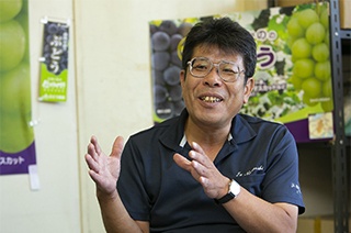 消費者のぶどうに対する嗜好の変化を語るJA中野市の大塚氏