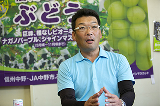 生産者から見た品種転換の経緯を語るぶどう部会 部会長の徳武氏