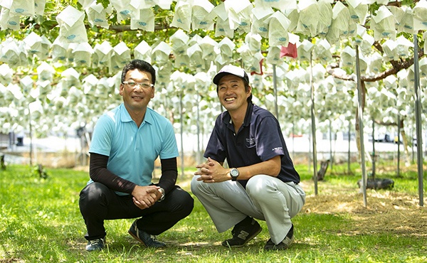 中野市のぶどう産業の推移と未来へのビジョンを語ってくれた徳武氏と小林氏