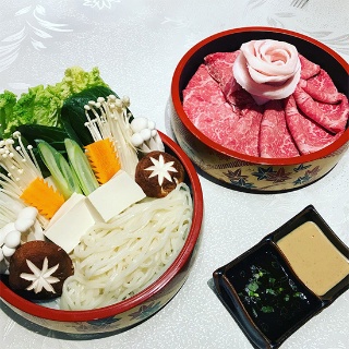 クルーズ船で提供されている『おきなわ和牛』のしゃぶしゃぶ