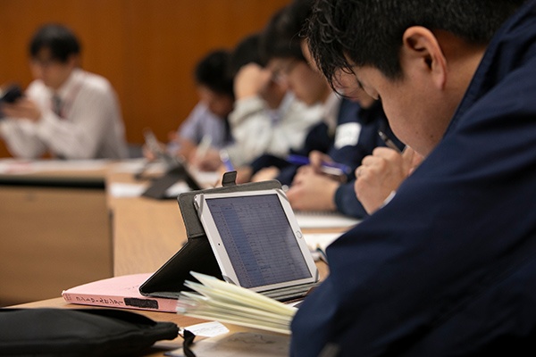 農業の変動要素を経験と勘で克服する「青果物コントロールセンター連絡会議」は情報戦略会議といえる