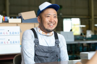 研修生の長谷川氏。もともともの作りが好きで、桃作りにも意欲を見せる