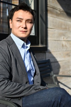 総選挙第3位、就農3年目の髙橋徹 氏は練馬区在住。キャッチコピーは「卓上のイリュージョニスト」。主な生産品目は花、多肉植物(年間約50種類)