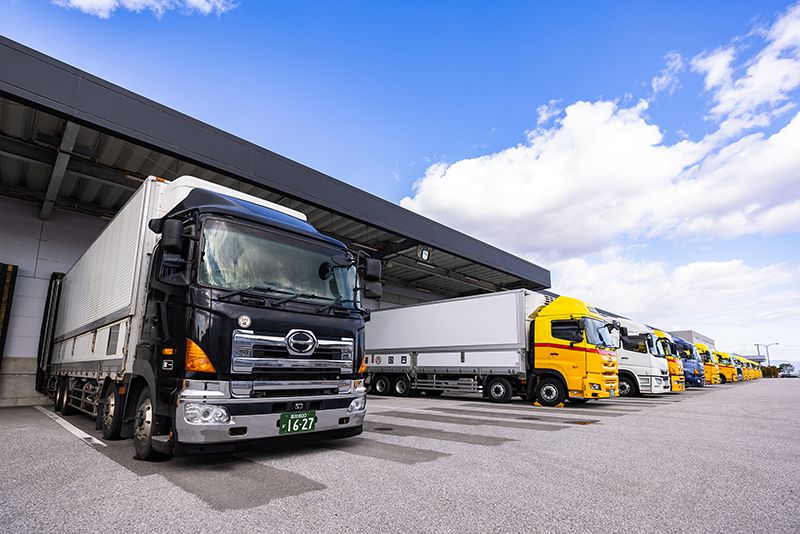 毎日何台もの大型トラックが集出荷のため出入りするトラックターミナル