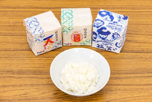 福島県産米オリジナルブランド。左から「天のつぶ」「里山のつぶ」「福、笑い」。椀につがれたのは「天のつぶ」で、食欲を刺激する香りが撮影中にも立ち込めた