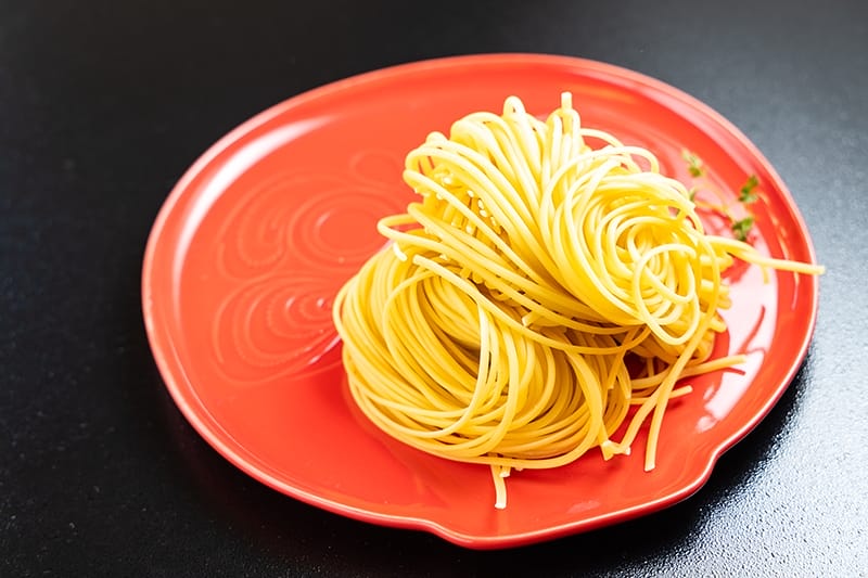 「高崎生パスタ」を茹でる前の状態。高崎産小麦「きぬの波」を100%使用する