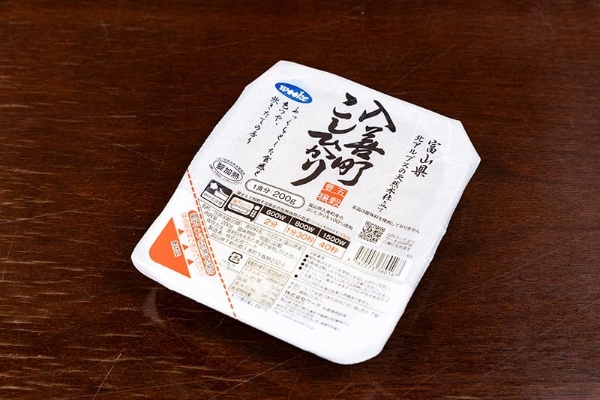 ウーケが販売するパックご飯。富山県入善町産の「コシヒカリ」を100%使用する