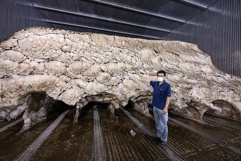 「雪室」の内観。真夏でも常時8℃の室温に保たれる