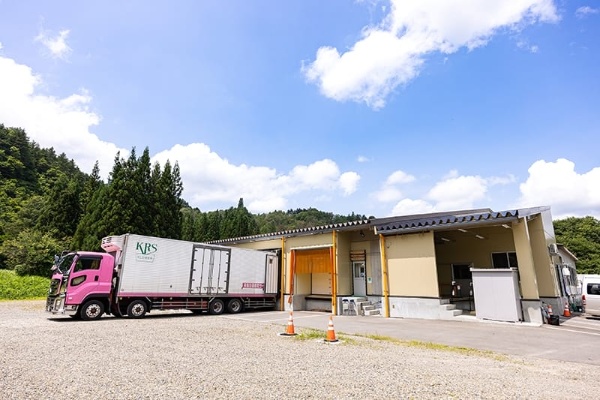 「雪室」を含む施設外観。昭和村を含む産地一帯は会津若松駅から車で1時間程度の立地ながら、新規就農者は着実に増加している