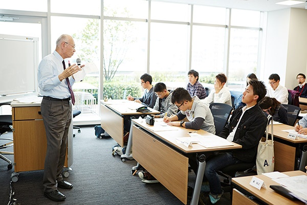 講義中の堀口校長(写真:日本農業経営大学校)
