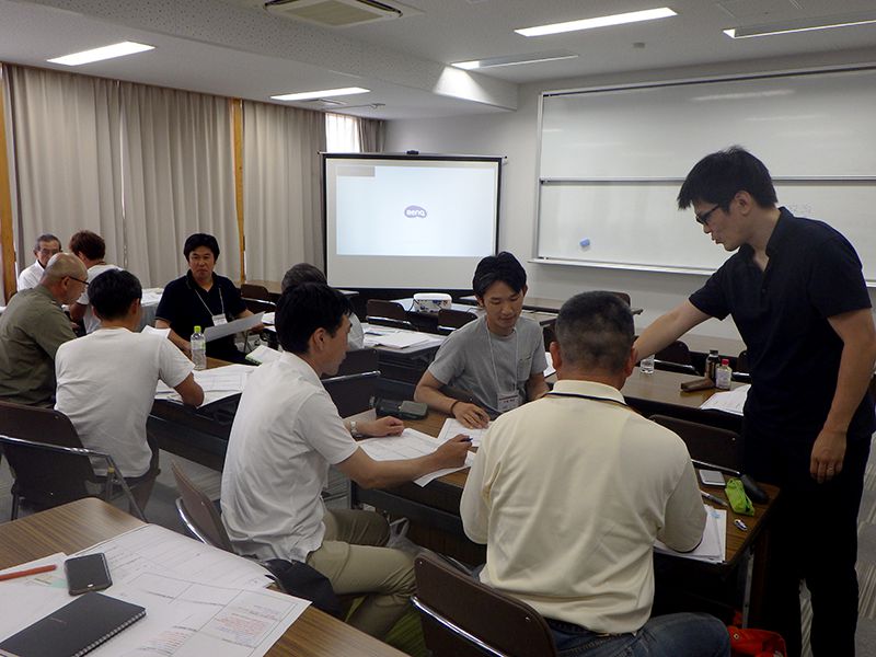 経営理念や目標設定のためのグループワークも実施する（提供：埼玉県）