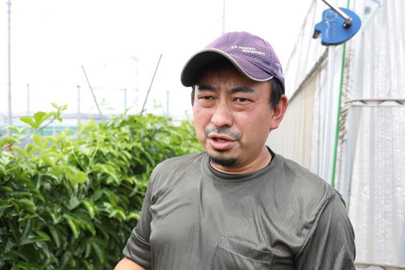 提携農家の根岸隆好さん。JA東京むさしの青壮年部長も務める（左）。やはり当初から提携する森屋賢さん（右）（写真：鈴木愛子）