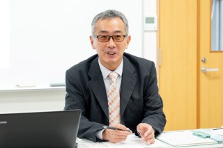 茨城就業支援センターの鈴木勇一郎統括保護観察官(写真:新垣宏久)