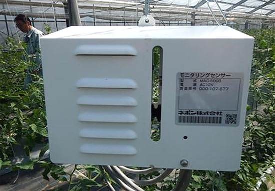 トマトハウス内のモニタリングセンサー<br>(提供:小松市農業協同組合)