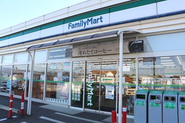 Aコープ西箕輪店をリニューアルし、ファミリーマート西箕輪店として再スタート
