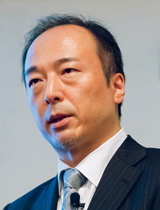S&J株式会社<br>代表取締役社長<br><span class="name">三輪 信雄</span> 氏