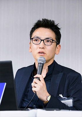 菊池 新 氏