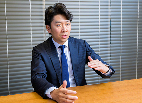 <span>メドケア株式会社<br>COO</span><br> <span class="name">木村芳朗氏</span>
