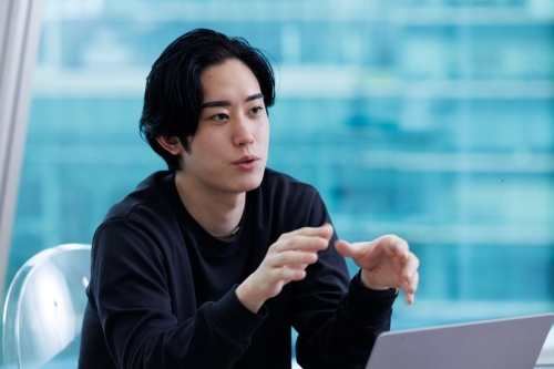 成田 穂高 氏