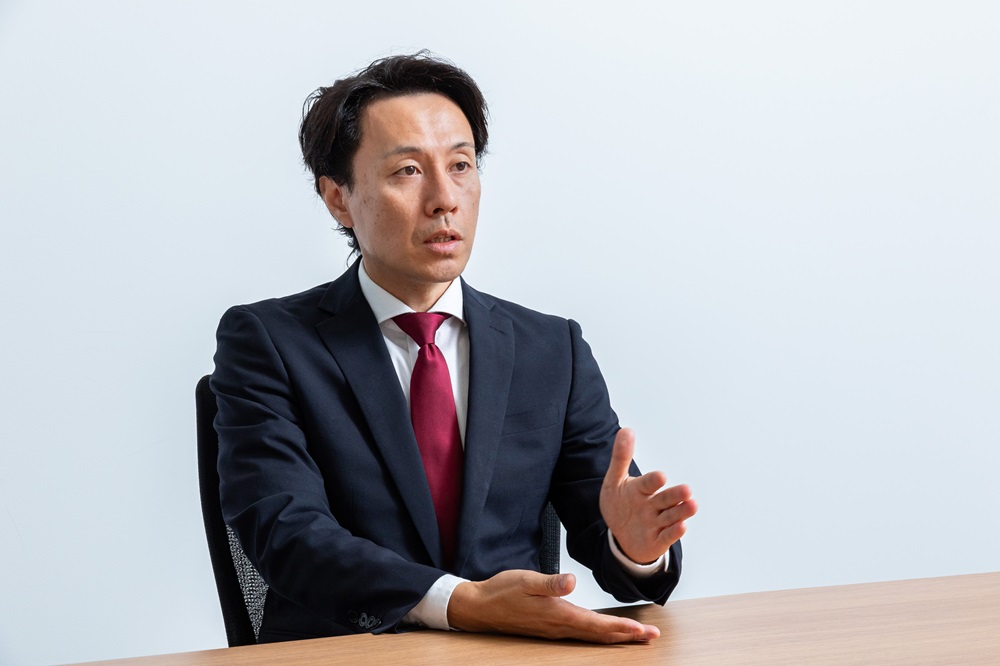 中西 康介 氏