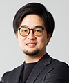 金子 恭之 氏