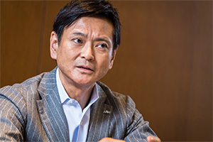 <span>アフラック生命保険株式会社<br>常務執行役員 CIO<br></span><span class="name">二見 通氏</span>