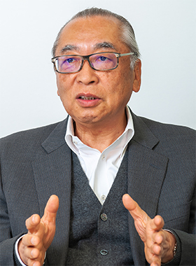 <span>スノウチ代表取締役社長<br><span class="name">渡部　康二 氏</span></span>
