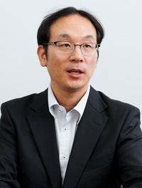 宇徳 浩二氏