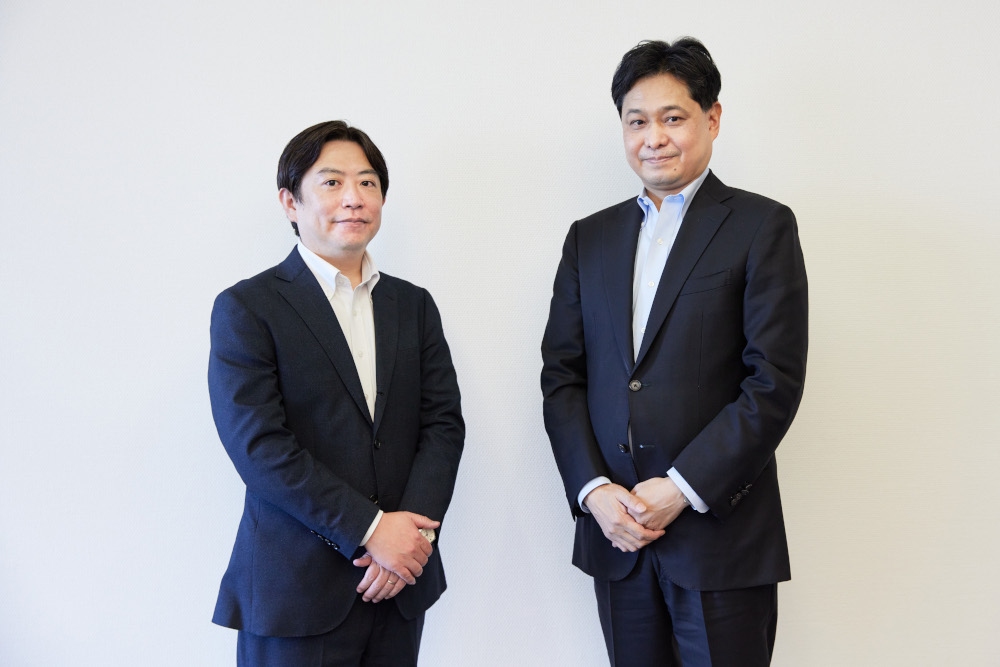 佐藤 雅彦 氏（写真左）　松野 晋也 氏（写真右）