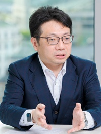 北西由武氏