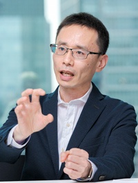渡邉慶氏