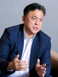 関戸 亮司氏
