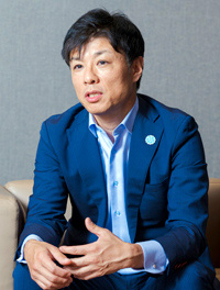 東條 英俊氏