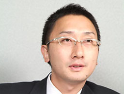 同テクニカルサポート二部 IT基盤管理二課の米倉秀昭氏。「修理状況をWebで確認できるなど、パナソニックはサポート体制も優れています」。