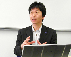 河合浩之（かわい・ひろゆき） 株式会社シー・レップ プレゼンテイメント事業グループ グループ長。2008年よりプレゼンスライド制作サービス「プレゼンテイメント」（http://presentainment.jp）を展開し、大手企業のプレゼン演出を多数手がける。Microsoft MVP PowerPoint部門を2011年、2012年と2年連続で受賞。著書に、『すごプレ』（青志社）、『いきなりスゴイ！ PowerPoint』（晋遊舎）、『コピペで使える！ 動くPowerPoint素材集1000』（翔泳社）。