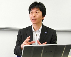 河合浩之(かわい・ひろゆき) 株式会社シー・レップ プレゼンテイメント事業グループ グループ長。2008年よりプレゼンスライド制作サービス「プレゼンテイメント」(http://presentainment.jp)を展開し、大手企業のプレゼン演出を多数手がける。Microsoft MVP PowerPoint部門を2011年、2012年と2年連続で受賞。著書に、『すごプレ』(青志社)、『いきなりスゴイ! PowerPoint』(晋遊舎)、『コピペで使える! 動くPowerPoint素材集1000』(翔泳社)。