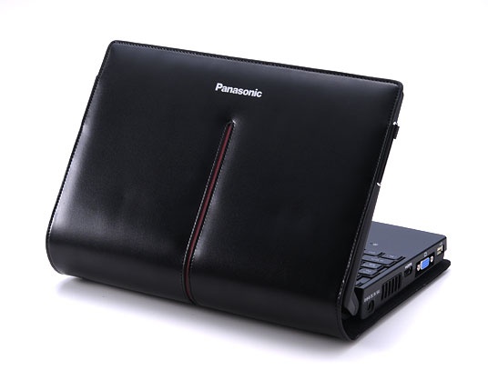 レッツノートJ9ハイパフォーマンスモデル(店頭販売モデル)。標準装備のジャケットのカラーはパンサーブラック。