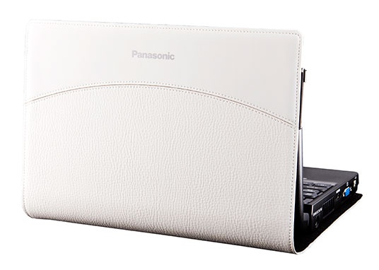 レッツノートJ9スタンダードモデル(店頭販売モデル)。標準装備のジャケットのカラーはシフォンホワイト。