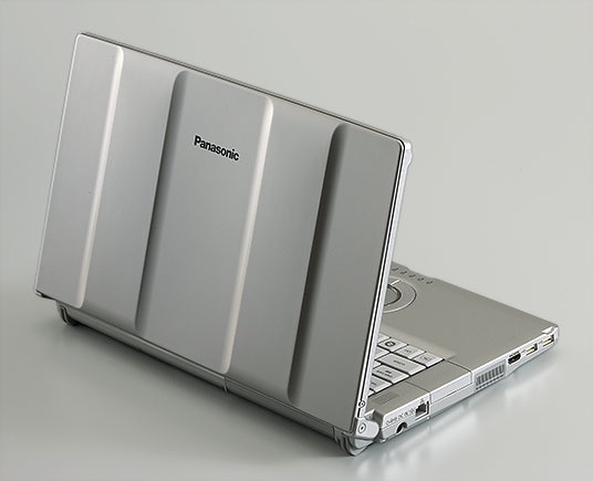■液晶:15.6型ワイド(1920×1080ドット) ■CPU:第2世代 インテル® Core™ i5-2520M vPro™ プロセッサー 2.50GHz(インテル® ターボ・ブースト・テクノロジー利用時最大3.20GHz) ■バッテリー駆動時間:約6時間 ■質量:約1.88kg ■ハードディスク:500GB ■メモリー:4GB(最大8GB) ■ワイヤレス: IEEE802.11a/b/g/n ■光学ドライブ:DVDスーパーマルチ ■主なインタフェース:USB×3、HDMI、VGA、LAN、SDカード ■OS:Windows 7 Professional 64bit (32bit / 64bitセレクタブル)