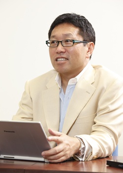 戸田 覚 氏(とだ・さとる) ビジネス書作家・IT製品評論家。テレビやラジオに加え、「日経ベストPC+デジタル」「日経PC21」などの雑誌、各種Web媒体の連載でおなじみ。単行本は累計100冊以上、仕事術に関する著作も多い。最近レッツノートJを購入して利用中。