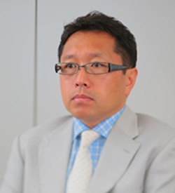 戸田 覚 氏(とだ・さとる) ビジネス書作家・IT製品評論家。ビジネス書を中心に著書は累計100冊以上。「日経ベストPC+デジタル」「日経PC21」など、各IT系の媒体で連載を持つ。テレビやラジオ、講演などにも多数出演する。現在は、モバイルノートとして「レッツノートAX2」を愛用する。